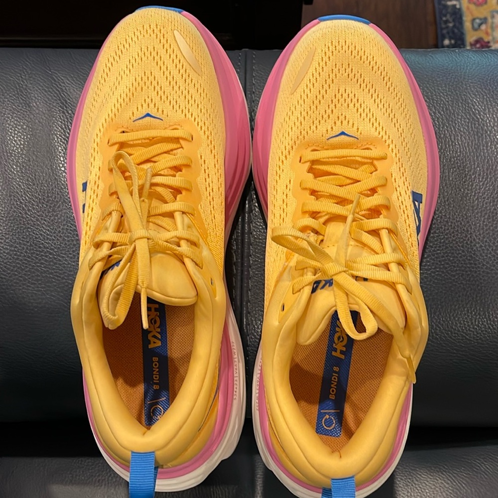 🔥🔥🔥Women’s HOKA Bondi 8